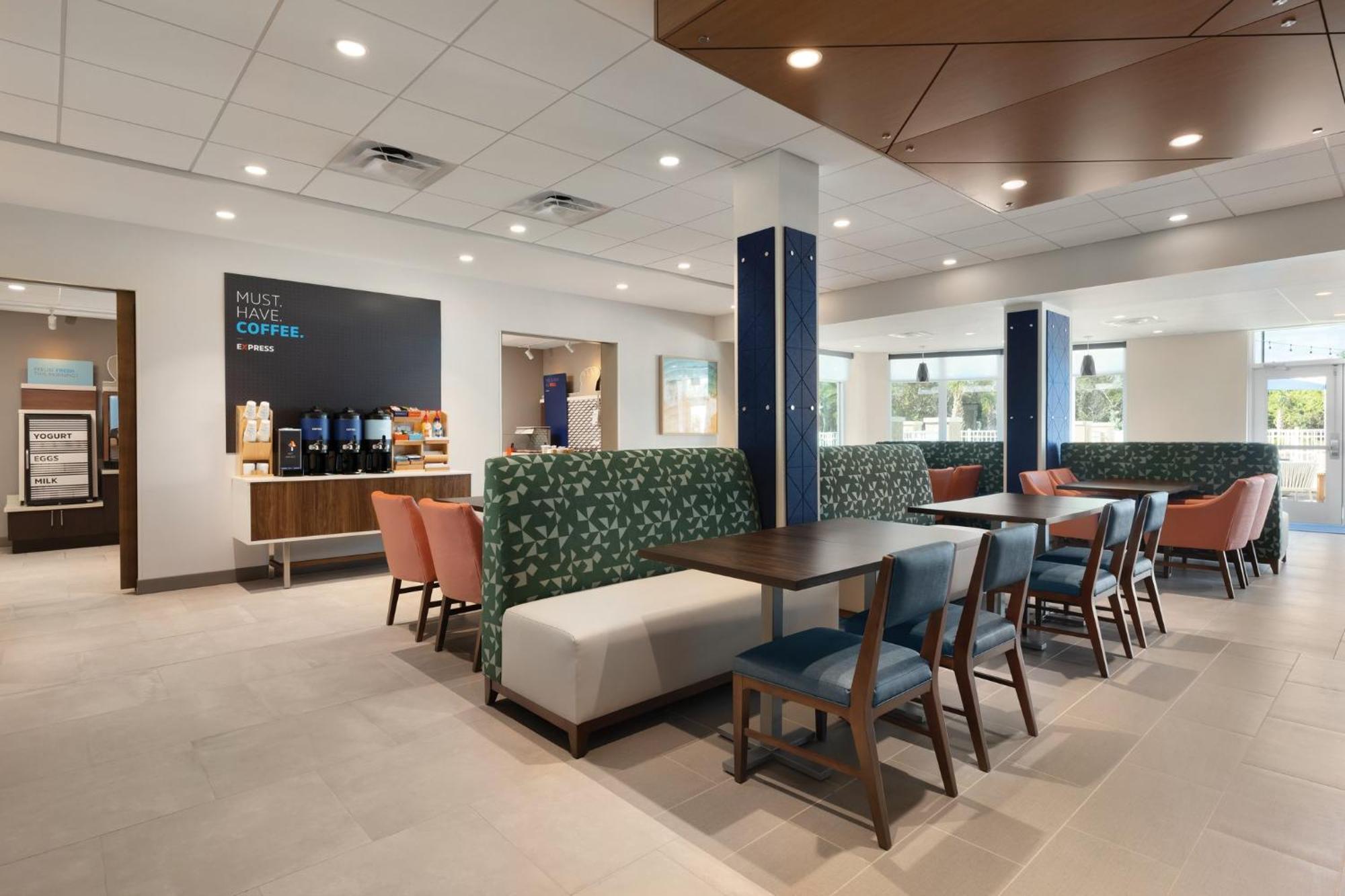 Holiday Inn Express Cape Canaveral By Ihg Exterior photo