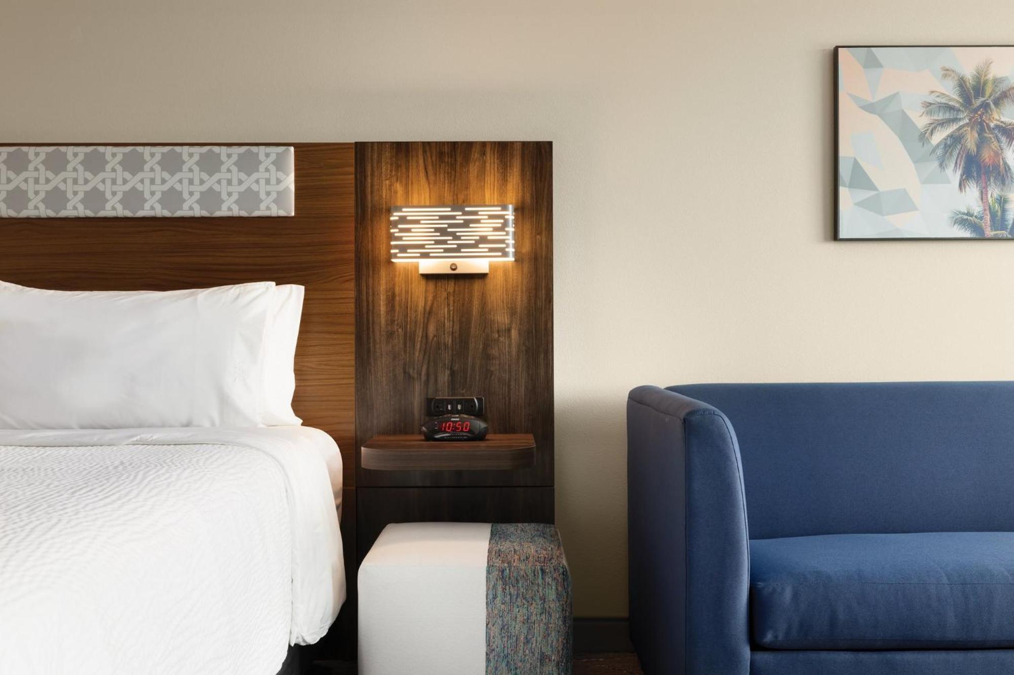 Holiday Inn Express Cape Canaveral By Ihg Exterior photo