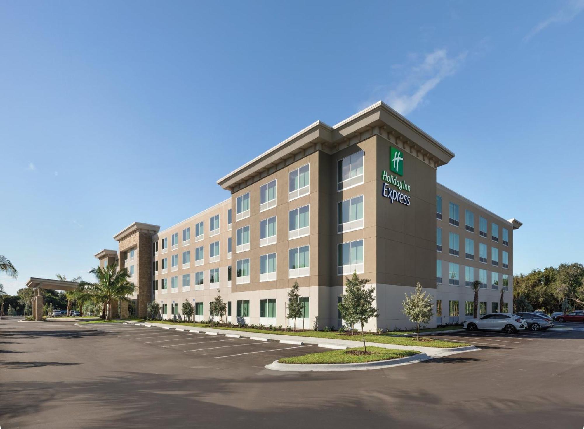 Holiday Inn Express Cape Canaveral By Ihg Exterior photo